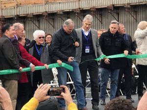 governor Inslee cutting the ribbon at the tunnel opening ceremony