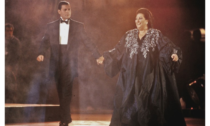 Freddie Mercury and opera singer Montserrat Caballé in a performance of their 1988 album, "Barcelona", which revolutionized the union between popular and classical music.