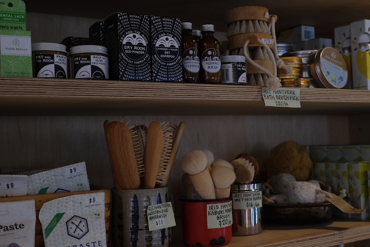 The Naked Grocer offers sustainable toiletry products such as wooden brushes, dry shampoo, and more.